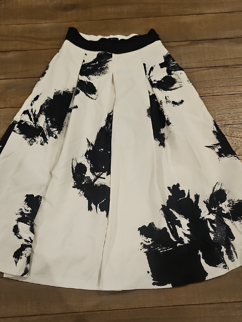 White House Black Market Black and White Floral A-Line Skirt